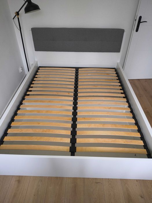 Łóżko 160x200 z pojemnikiem na pościel i materacem