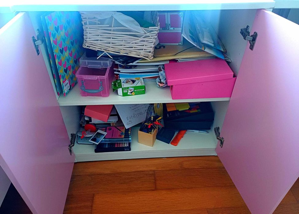 Móvel de menina para arrumação