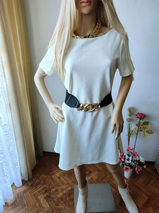 Elegancka kremowa sukienka MOON collection M minimalistyczna