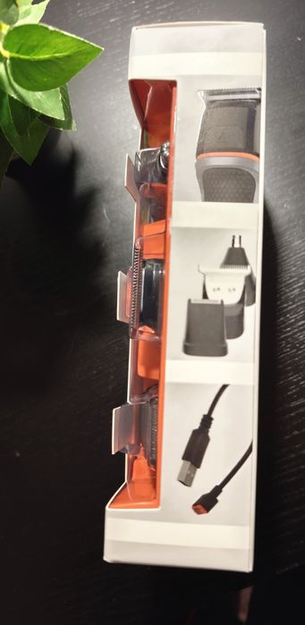 Maquina cortar 10em1  cobelo e barba nova selada 10 em 1