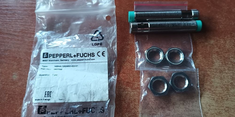 Czujnik indukcyjny firmy Pepperl+Fuchs NBN4-12GM50-E2-V1 - 2 sztuki