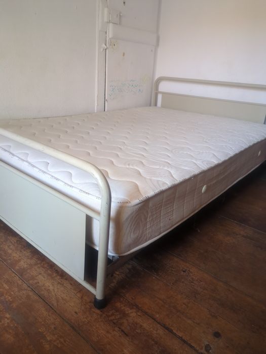 Cama metálico bege