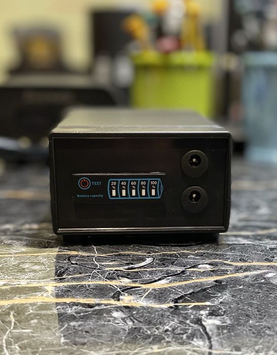 В НАЯВНОСТІ ДБЖ (УПС) для роутера та мережевого обладнання