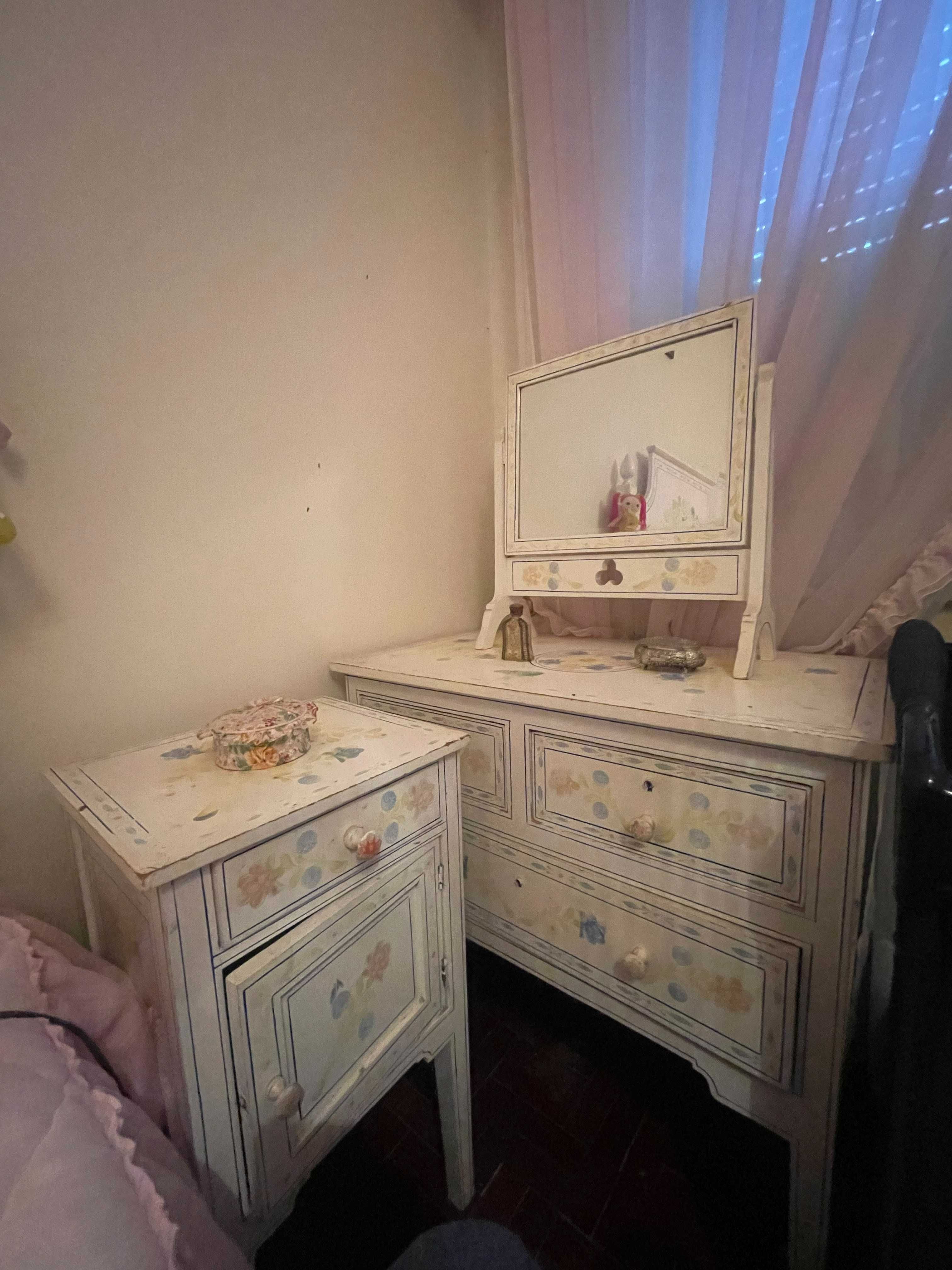 Conjunto de Mobília de Quarto – Estilo Alentejano Pintado à Mão