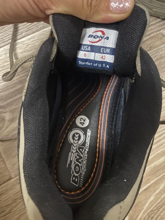 Продам чоловічі кросовки