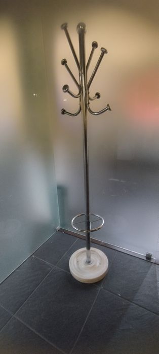Bengaleiros com base em mármore