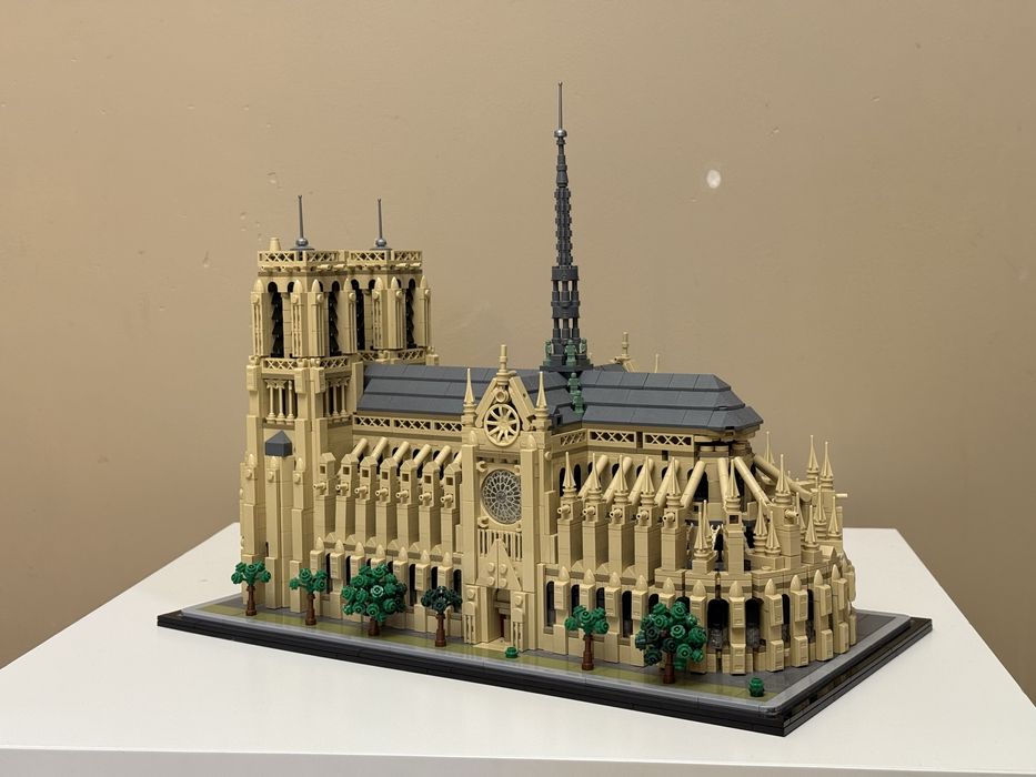 Лего Нотр-Дам-де-Парі 21061 (4383 деталі) Lego Notre-Dame de Paris