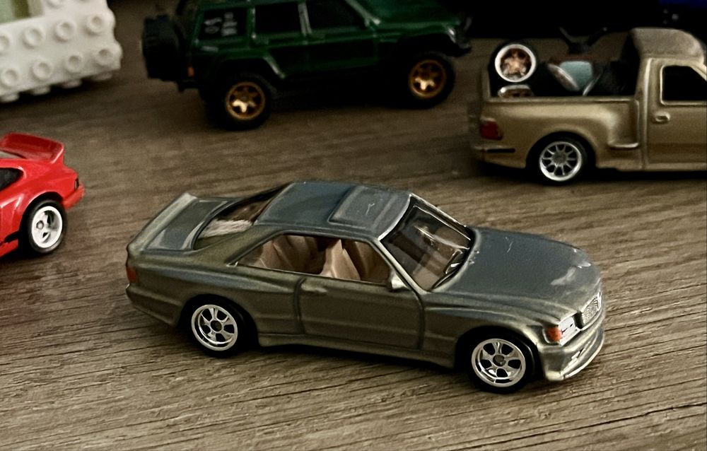 Hot Wheels 89’ Mercedes-Benz 560 sec AMG custom