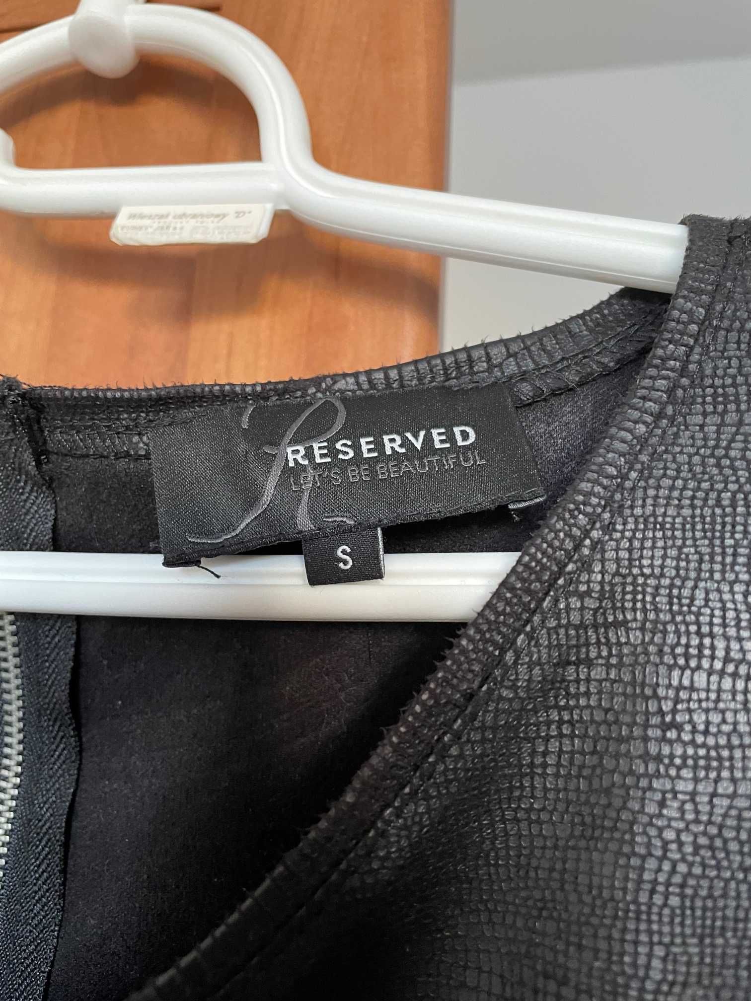 Sukienka reserved struktura skóry węża mini S czarna