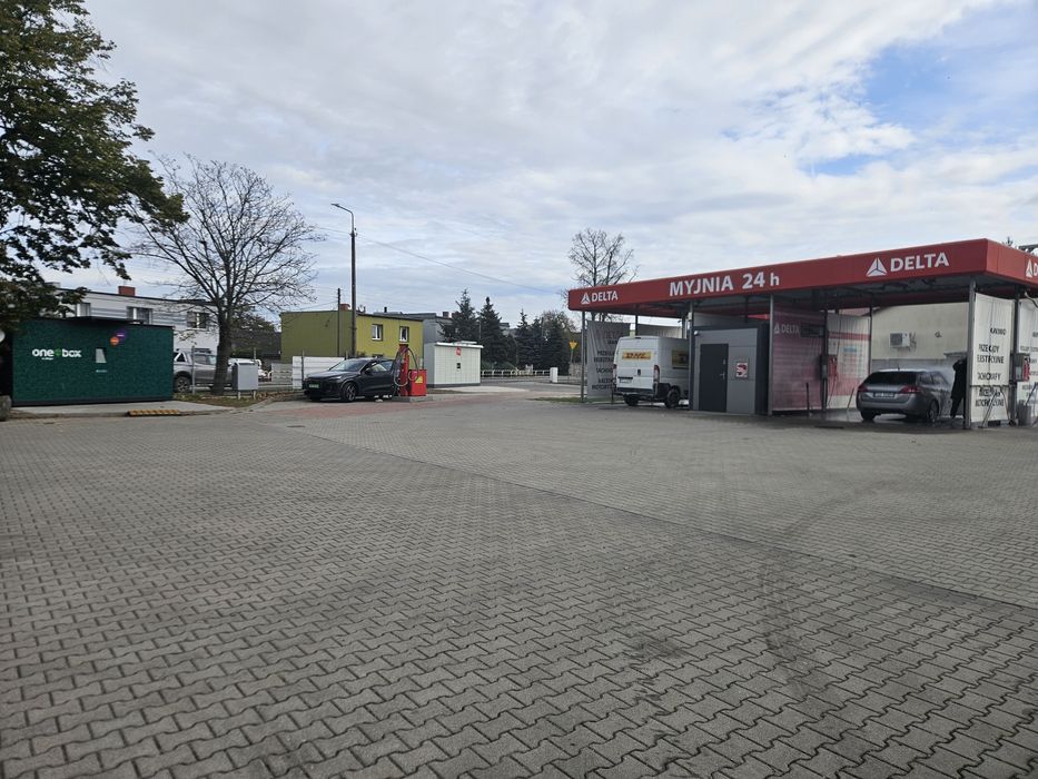 Wynajmę miejsca pod automaty paczkowe, przyczepę gastronomiczną itp.