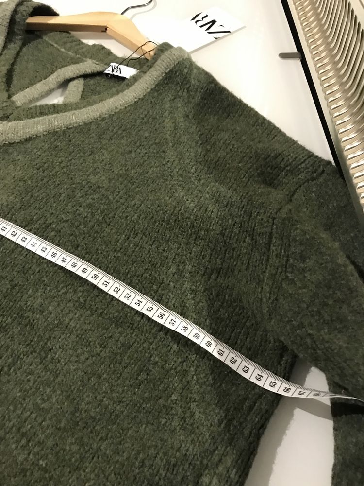 Dzianinowy ciekawy sweter z rozcięciem z tyłu Zara S/M