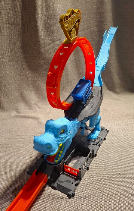 Hot Wheels CITY |  TOR PĘTLA z dinozaurem T-REX