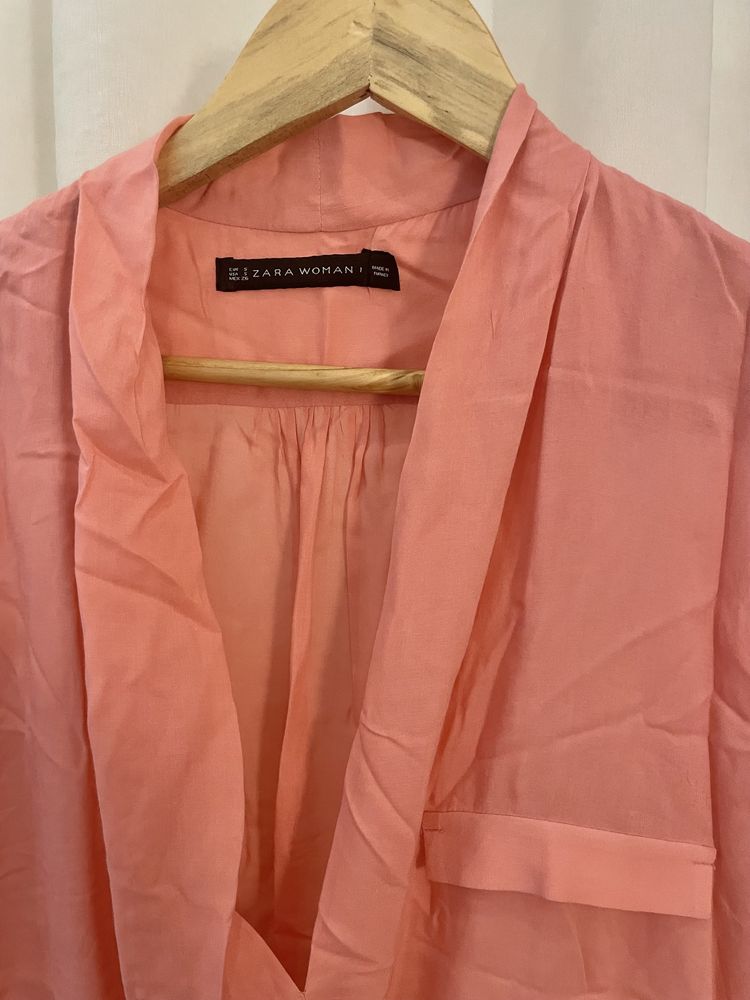 Camisa cor de rosa marca Zara