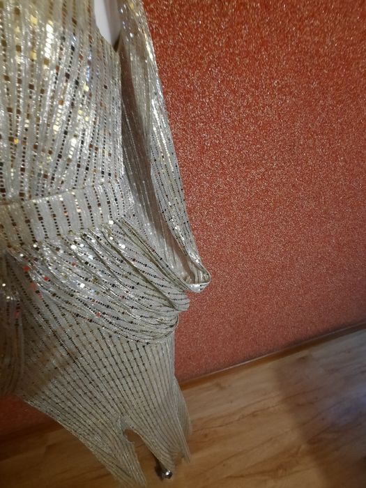 Cekinowa zlota sukienka