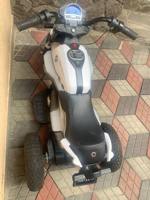 Дитячий трицикл .