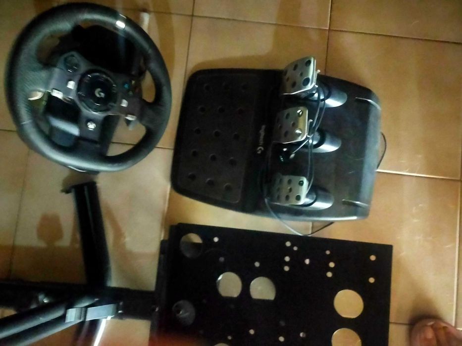 Suporte (Novo) e volante+pedais (usado) Logithec simulador corridas