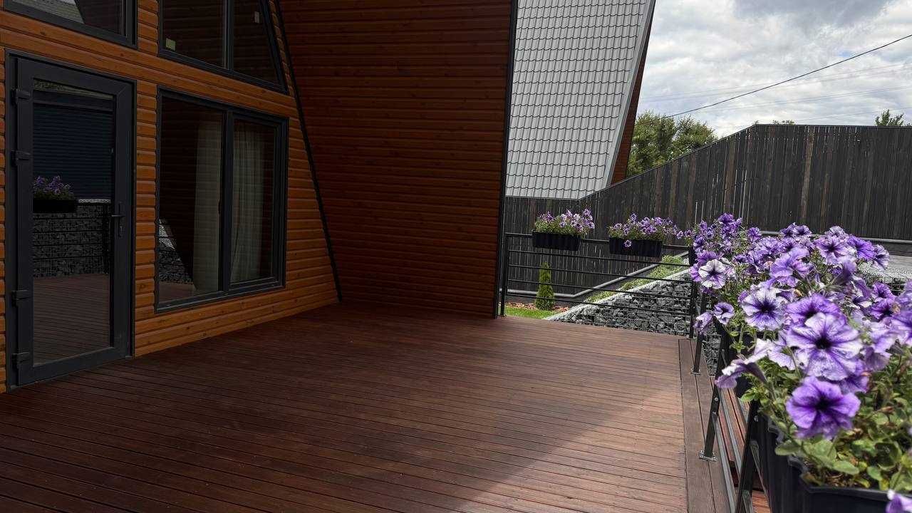 Будинок A-frame з ділянкою, терасами та ремонтом — без комісії