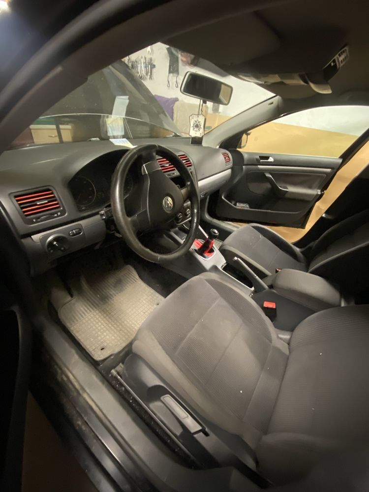 Do sprzedania mam golfa mk5 variant z 2008 roku 1.9 tdi bls