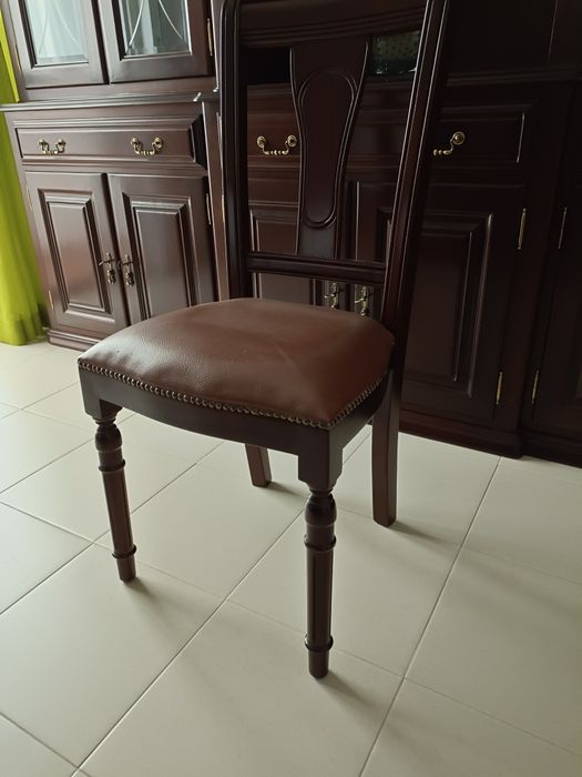 Móvel de sala, mesa, cadeiras e sofa