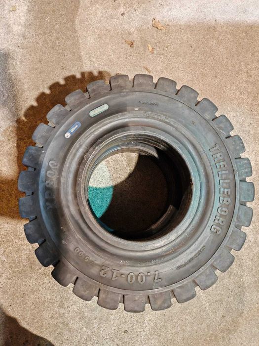 Komplet 2 sztuk opona pełna  7.00x12 quick Trelleborg xp800