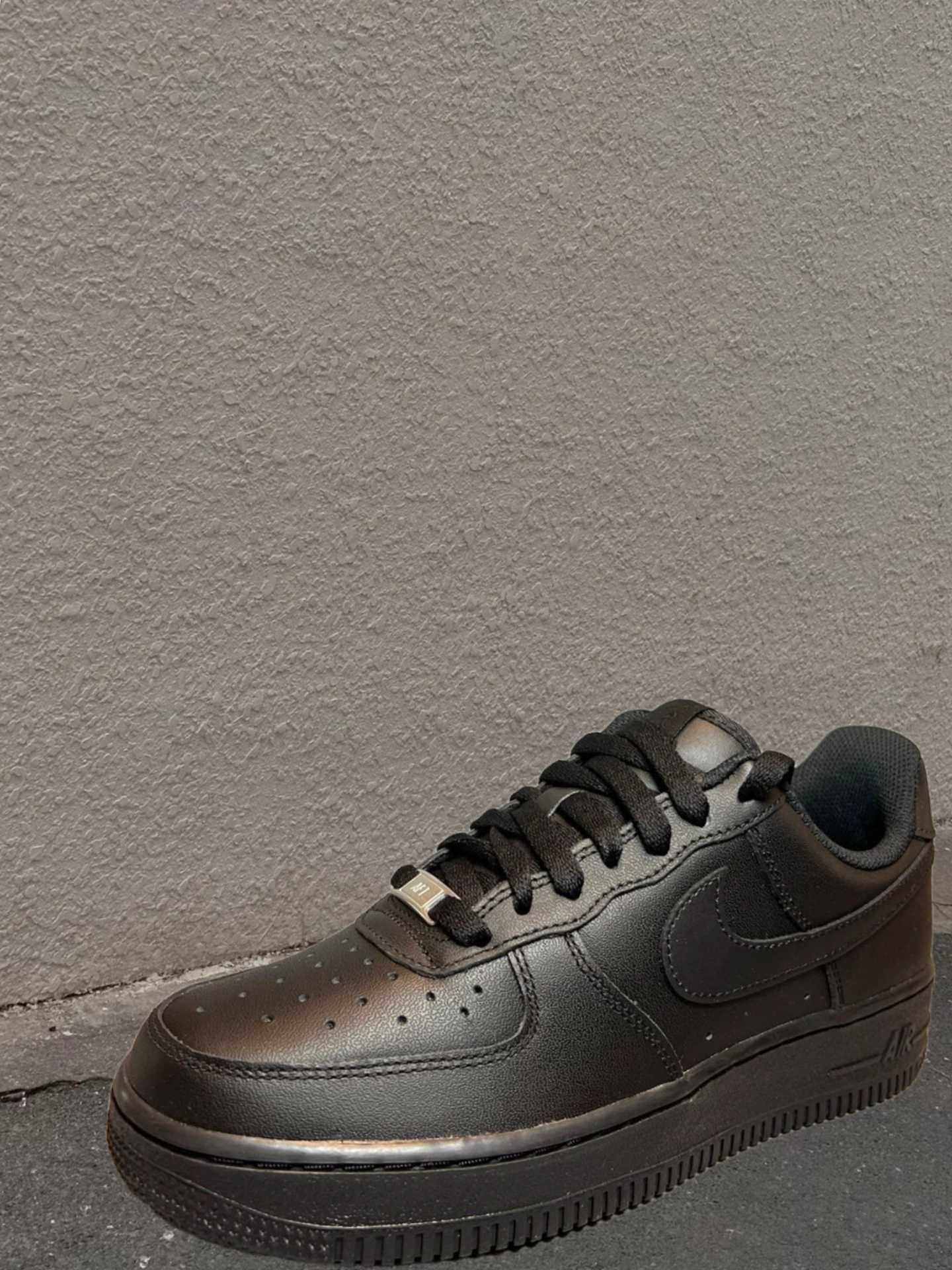Szary unisex nowy Nike Air Force 1 Low '07 Black Rozmiar 40