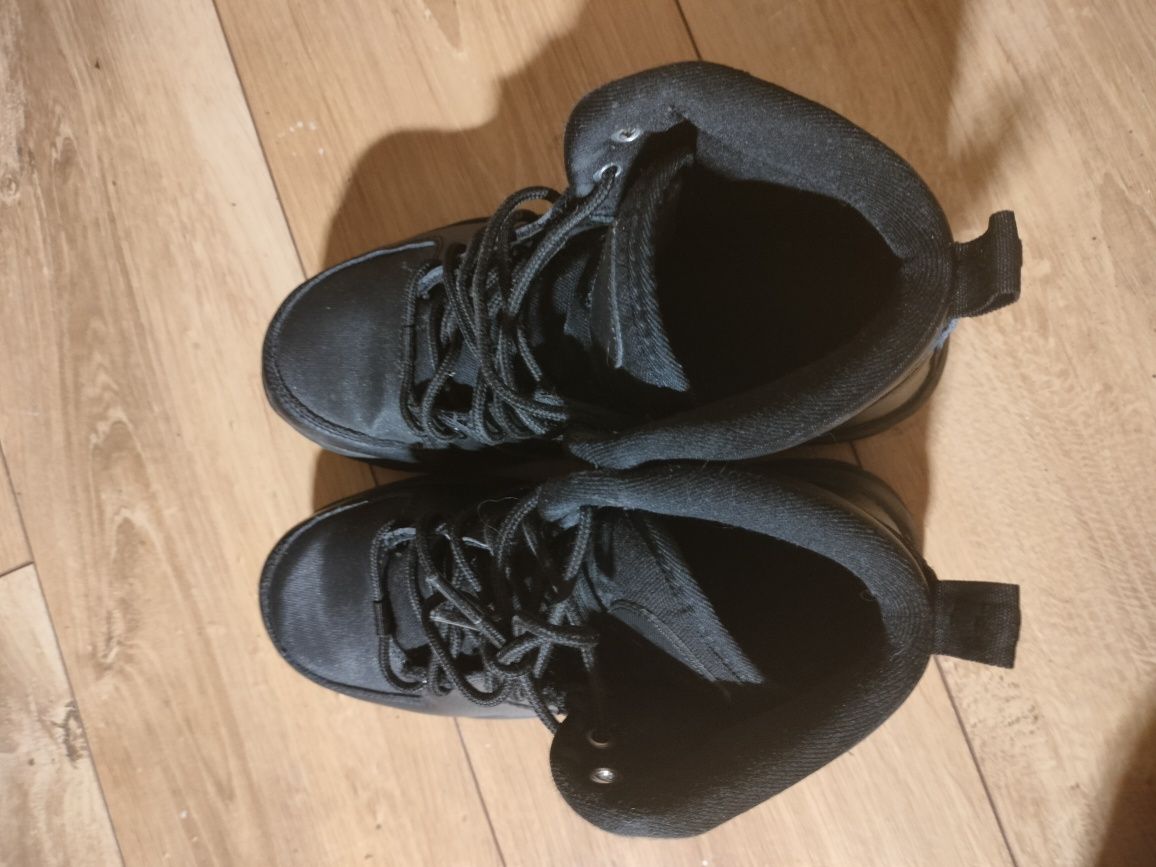Młodzieżowe buty Nike- sneakersy Manoa