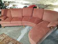 Sofa w kolorze brzoskwinia
