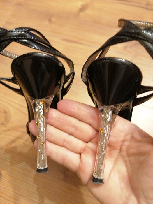 Szpilki na platformie 36