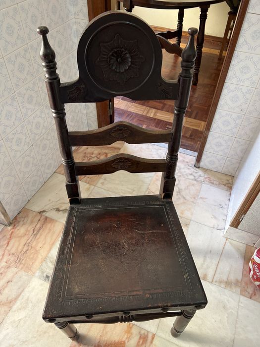 Cadeira de sala de jantar em madeira e couro