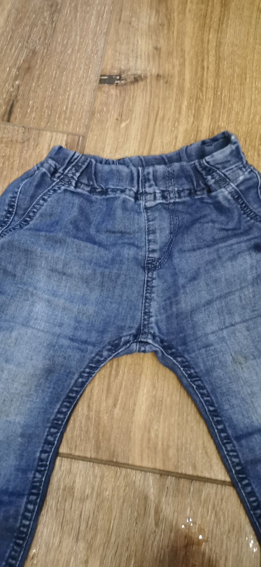 Spodnie niemowlęce jeans firmy H&M w rozmiarze 74