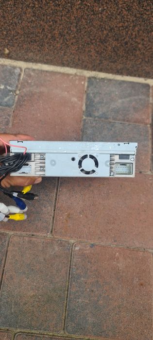 Продам автомагнітолу з виїздним екраном