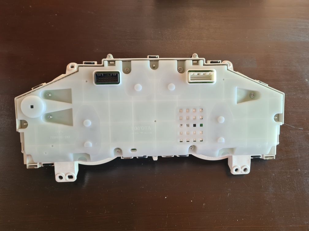 Панель приладів Toyota Land Cruiser 200