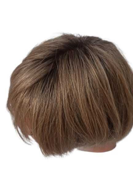 Krótka peruka  naturalna z grzywką Cucurella mono lace  piaskowy blond