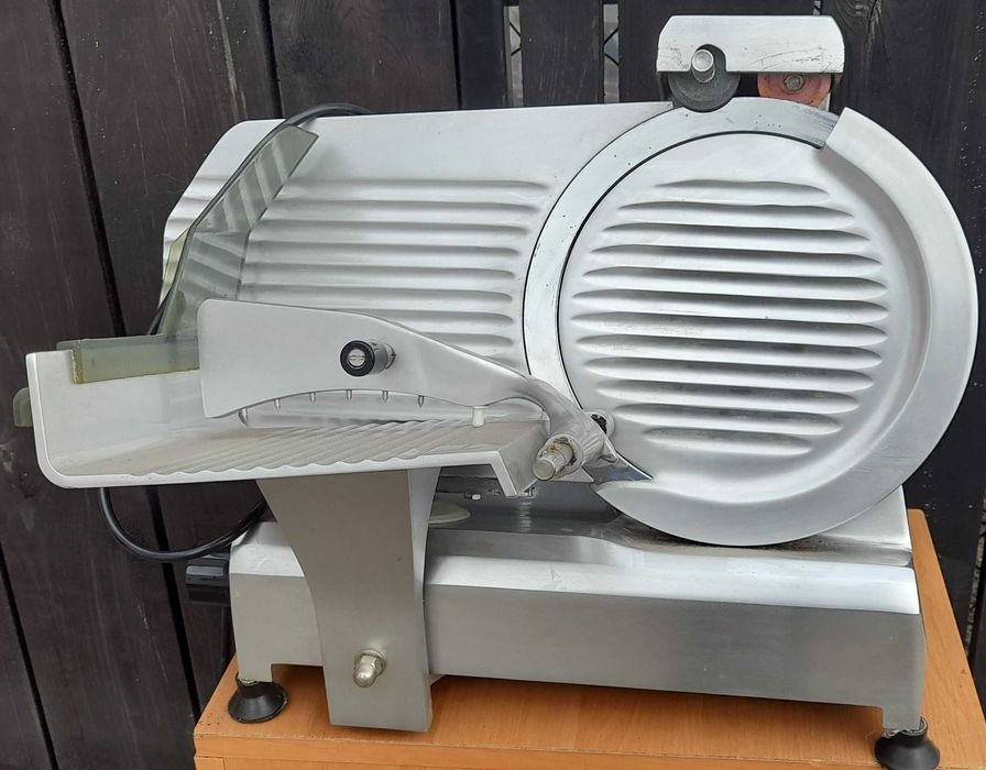 Krajalnica do wędlin, mięsa, chleba Apexa 250 z ostrzałką