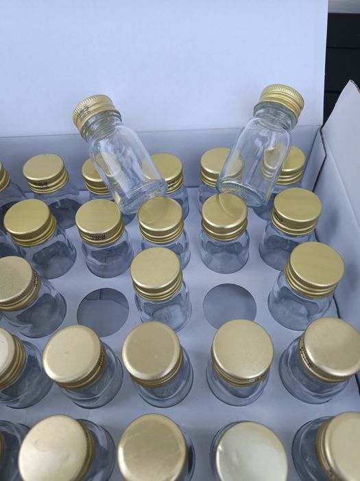 30 sztuk czystych buteleczek z nakrętkami, 30ml