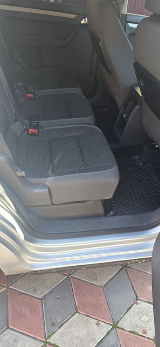 Продам  Volkswagen touran 2011