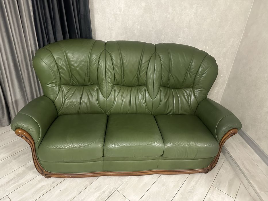 Диван тримістний шкіряний