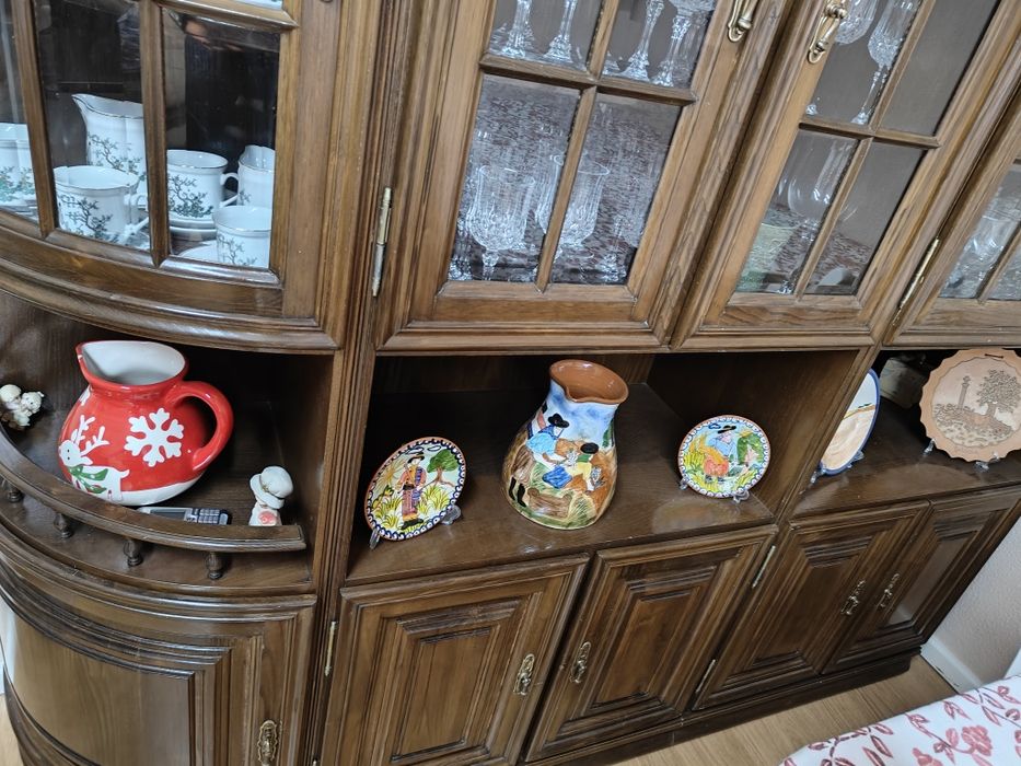 Estante madeira com vitrine 4 módulos.