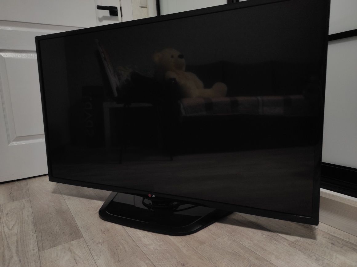 Продам великий телевізор LG (огромный телевизор)