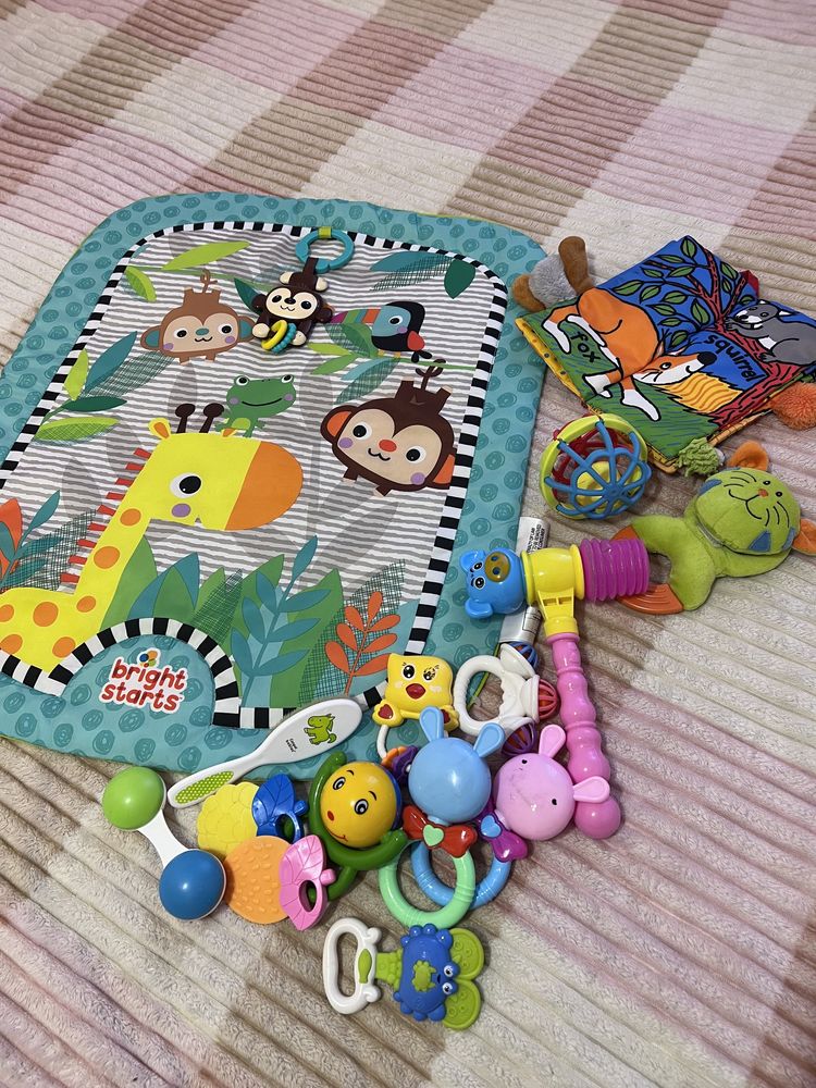 Іграшки дитячі килимок розвивальні