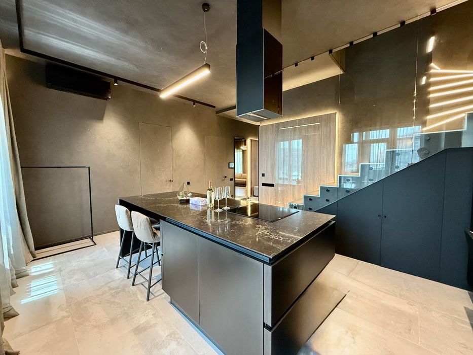 Видовая двухэтажная квартира с террасой на крыше, ул. Л. Толстого, 25