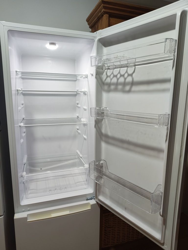 Frigorífico Combinado KUNFT (180 cm - 262 L - Branco) - Como Nova