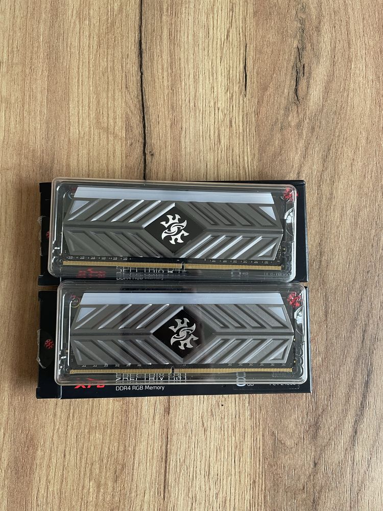 Pamieć RAM ADATA XPG RGB DDR4 16 GB (2x8GB) 3000mhz CL16