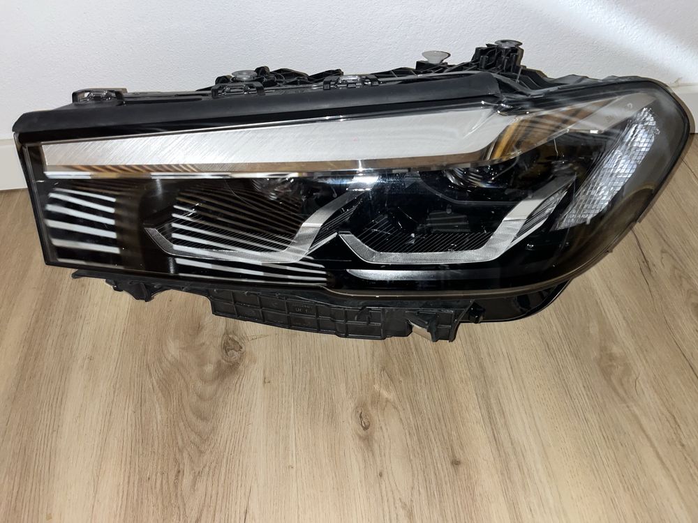 Farol Led BMW serie 5 G30/G31(Hella OEM) lado esquerdo