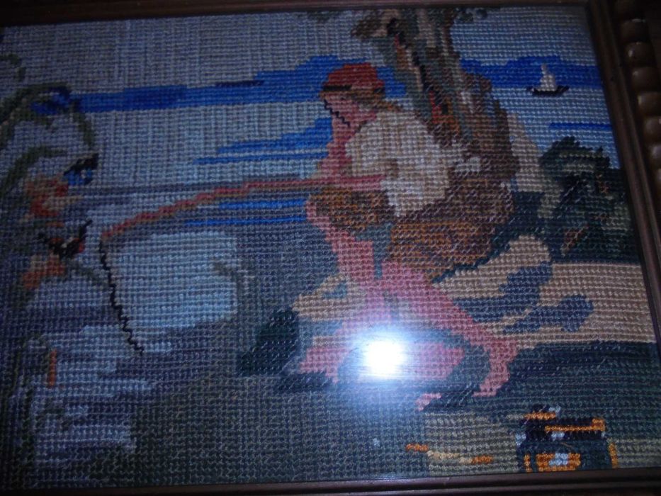 Piękny stary obrazek haftowany przedstawiający kobietę z wędką nr 53