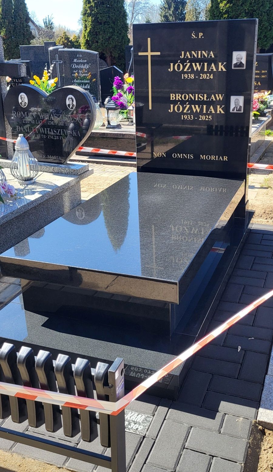 Nagrobki granitowe - liternictwo. WOJ-KAM