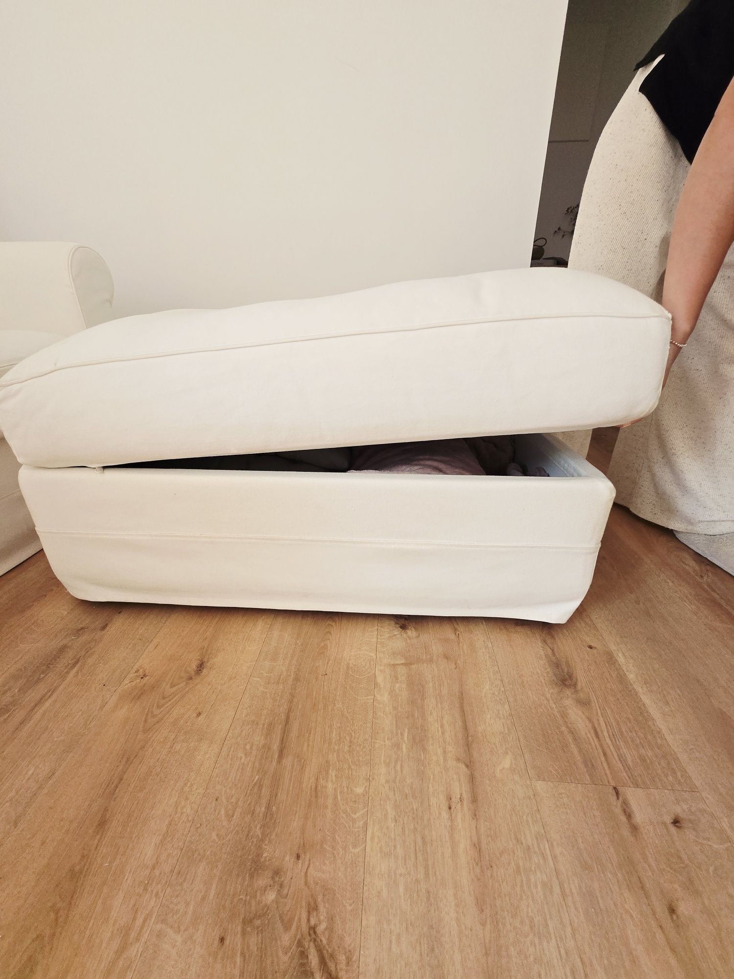 Sofá Modular IKEA com puff.