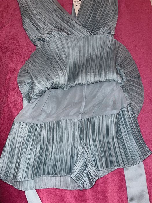 Macacão plissado azul turquesa/verde menta