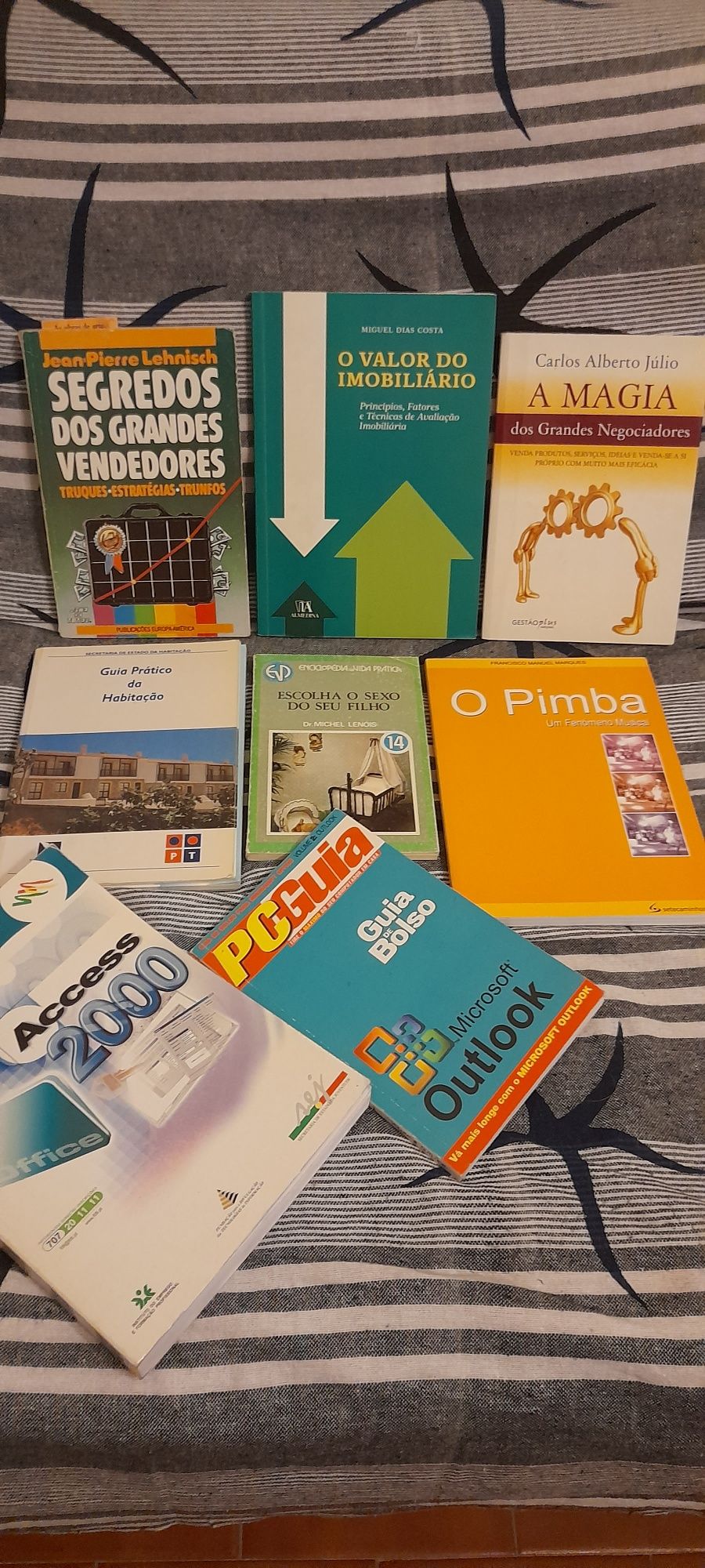 Livros técnicos, bastante variedade.