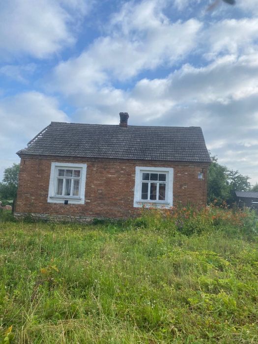 Продаємо участок 40 с. з цегляним будинком